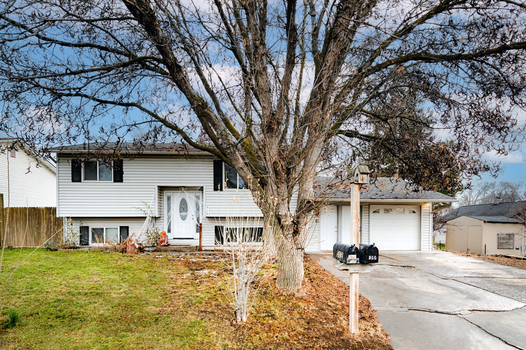 512 Elmwood, 1